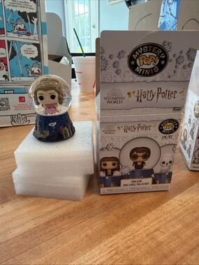 Funko Harry Potter Mystery Minis Snow Globe - Blue, White, Blonde